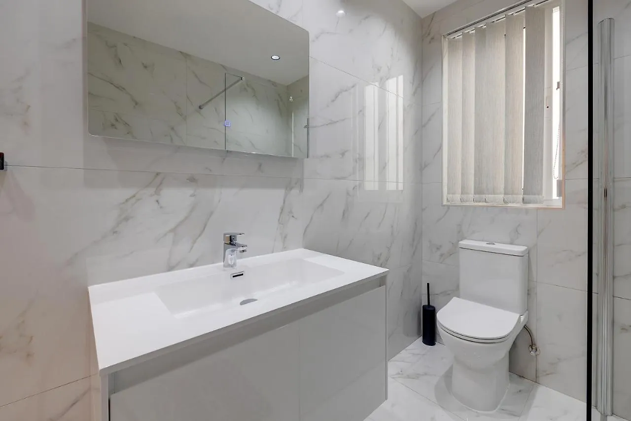 Deluxe Apartment Steps To St Georges Bay Saint Julian's 马耳他